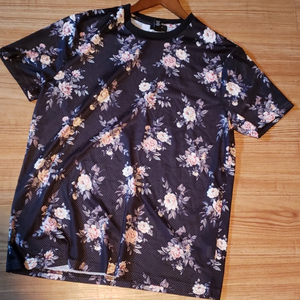 Floral short sleeve top